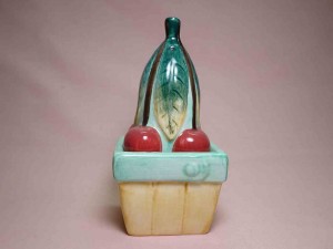 Vandor household items salt and pepper shakers - plant in flower pot