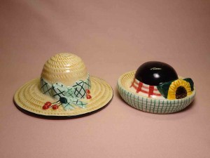 Vandor household items salt and pepper shakers - ladies' gardening hats