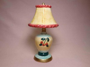 Vandor household items salt and pepper shakers - lamp with lampshade