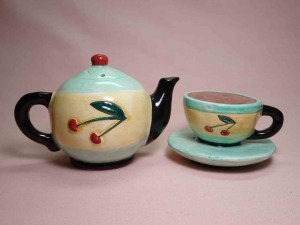 Vandor household items salt and pepper shakers - teapot & cup