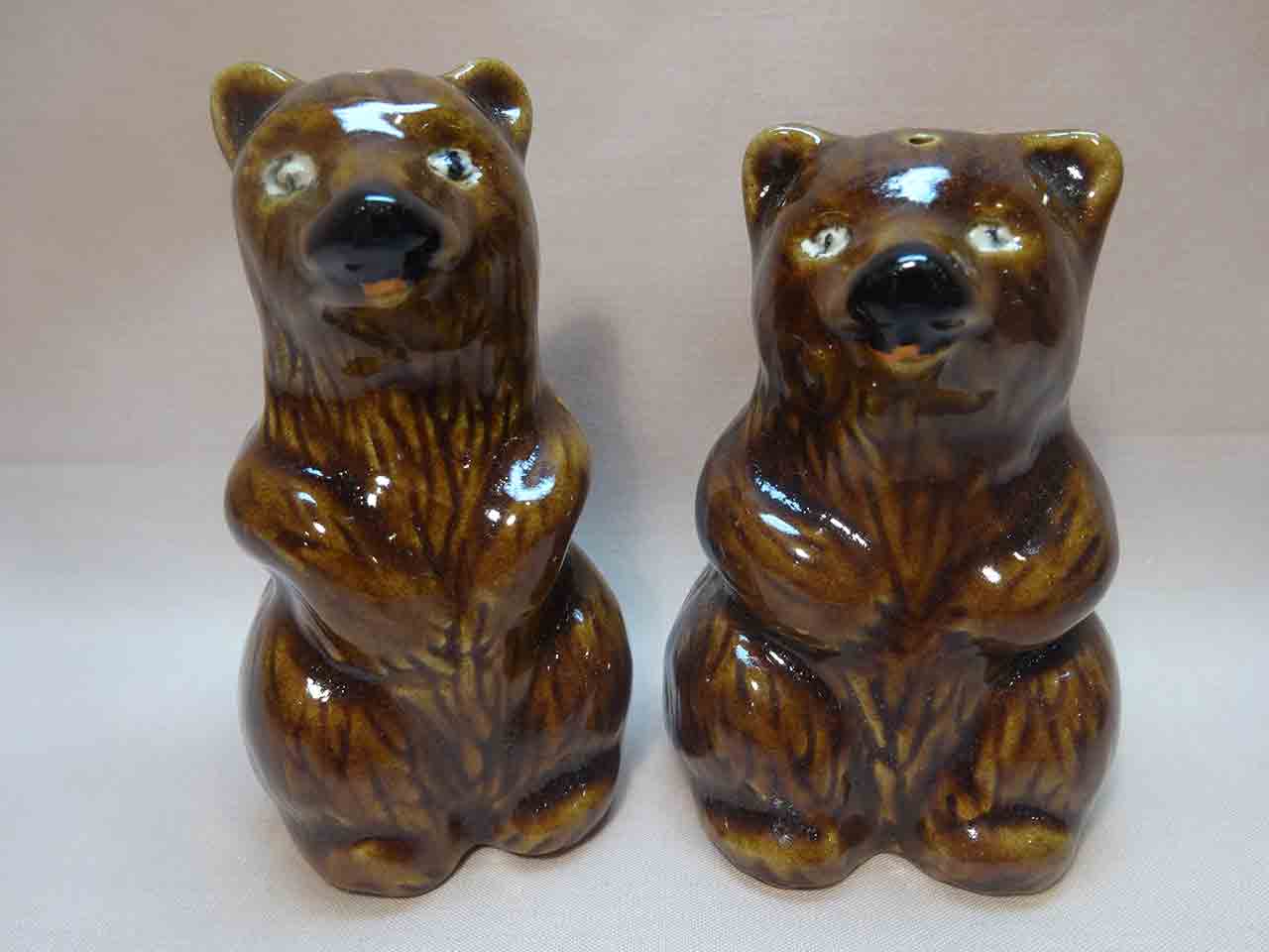 Vallona Starr mama and baby bear salt and pepper shakers