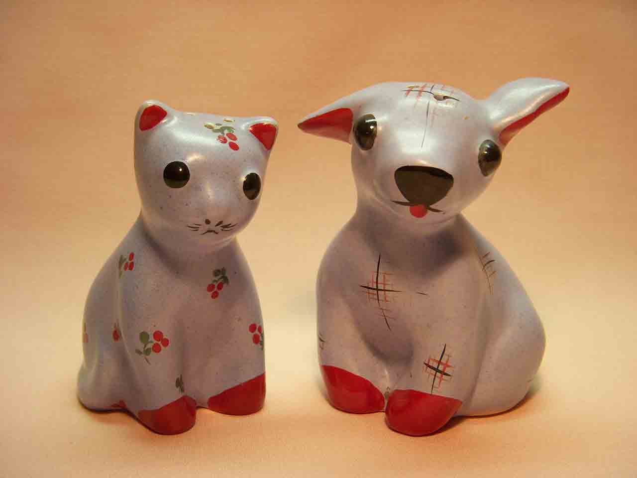 Vallona Starr Gingham dog and Calico cat salt and pepper shakers