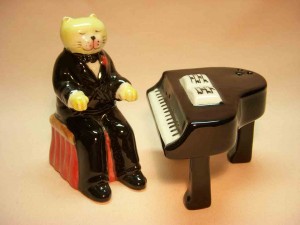 Cat Orchestra series - Cat playing the piano salt and pepper shakers