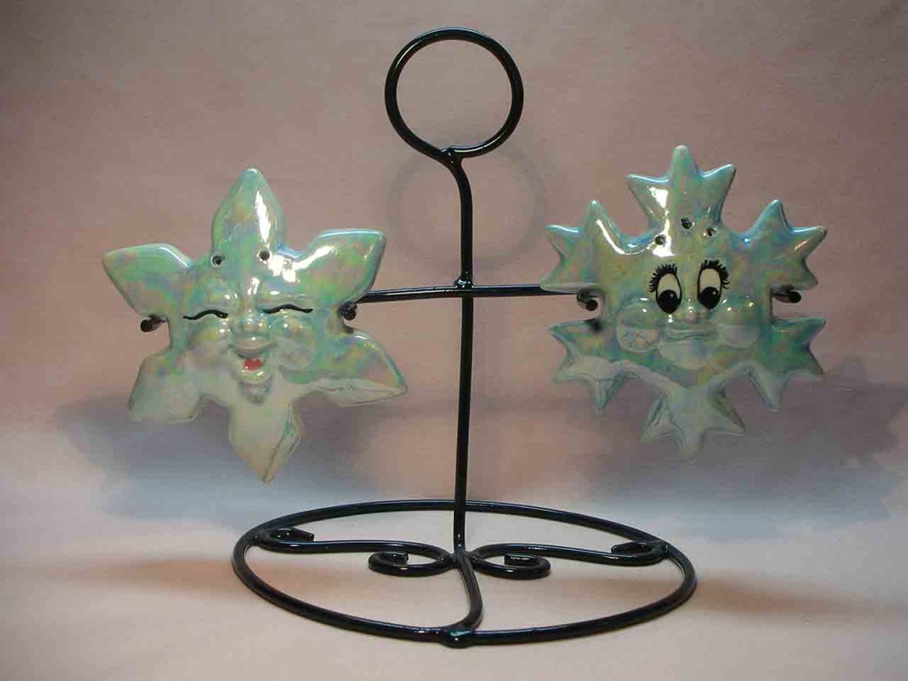 Introduction to types of shakers - wire and spring sets - anthropomorphic snowflakes in wire stand