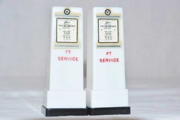 Plastic advertising gas pumps salt and pepper shakers - PT Service
