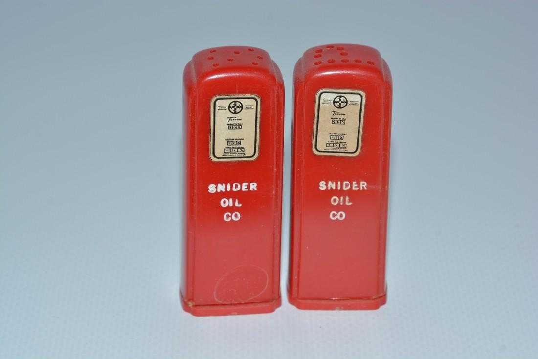 Plastic advertising gas pumps salt and pepper shakers - Snider