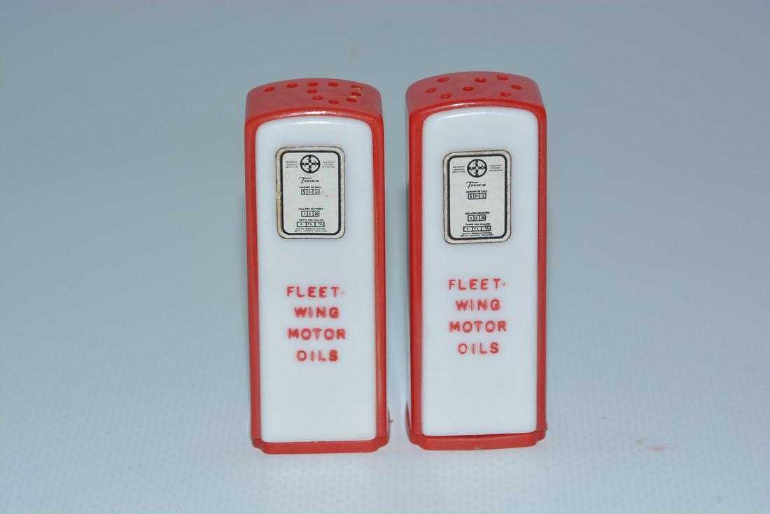 Plastic advertising gas pumps salt and pepper shakers - Fleetwing