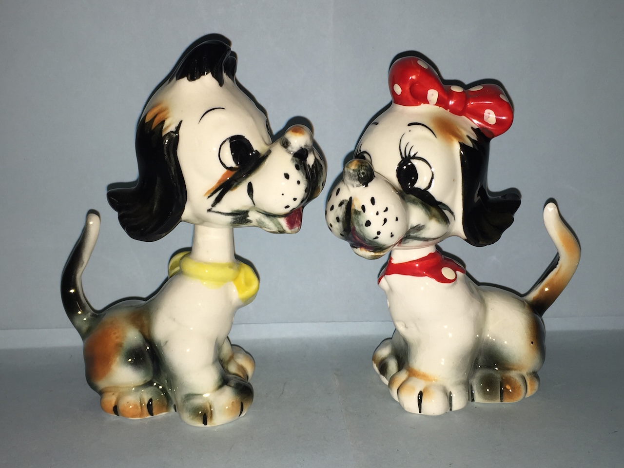 Dog couple salt and pepper shakers with bobbing heads on spikes