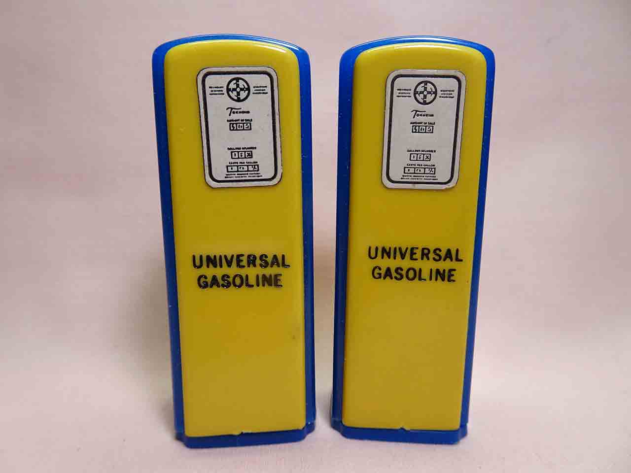 Plastic advertising gas pumps salt and pepper shakers - Universal