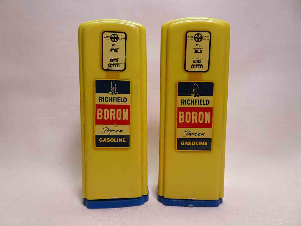 Plastic advertising gas pumps salt and pepper shakers - Richfield