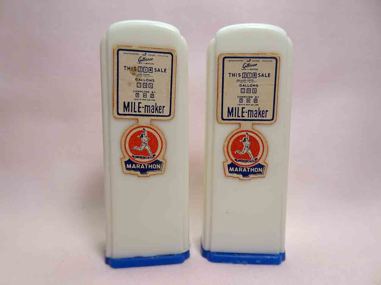 Plastic advertising gas pumps salt and pepper shakers - Marathon