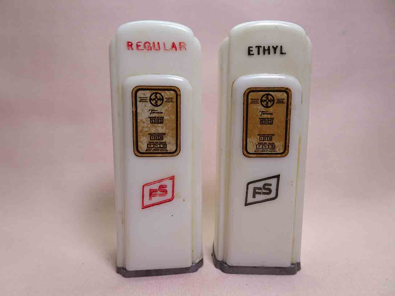 Plastic advertising gas pumps salt and pepper shakers - Farm Service (FS)
