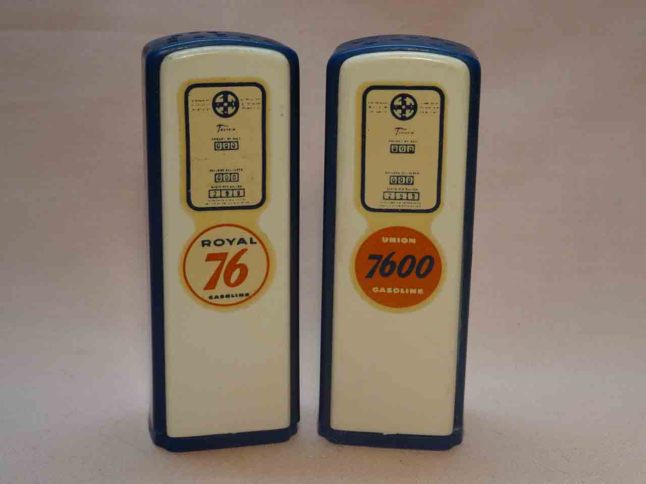 Plastic advertising gas pumps salt and pepper shakers - Union 76
