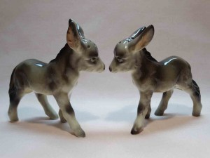Victoria Ceramics Japan Glossy Realistic animals salt and pepper shakers - Donkeys