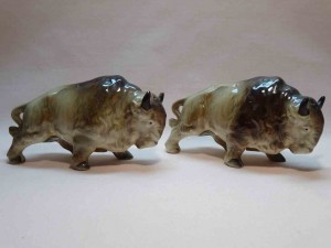 Victoria Ceramics Japan Glossy Realistic animals salt and pepper shakers - bison / buffalo