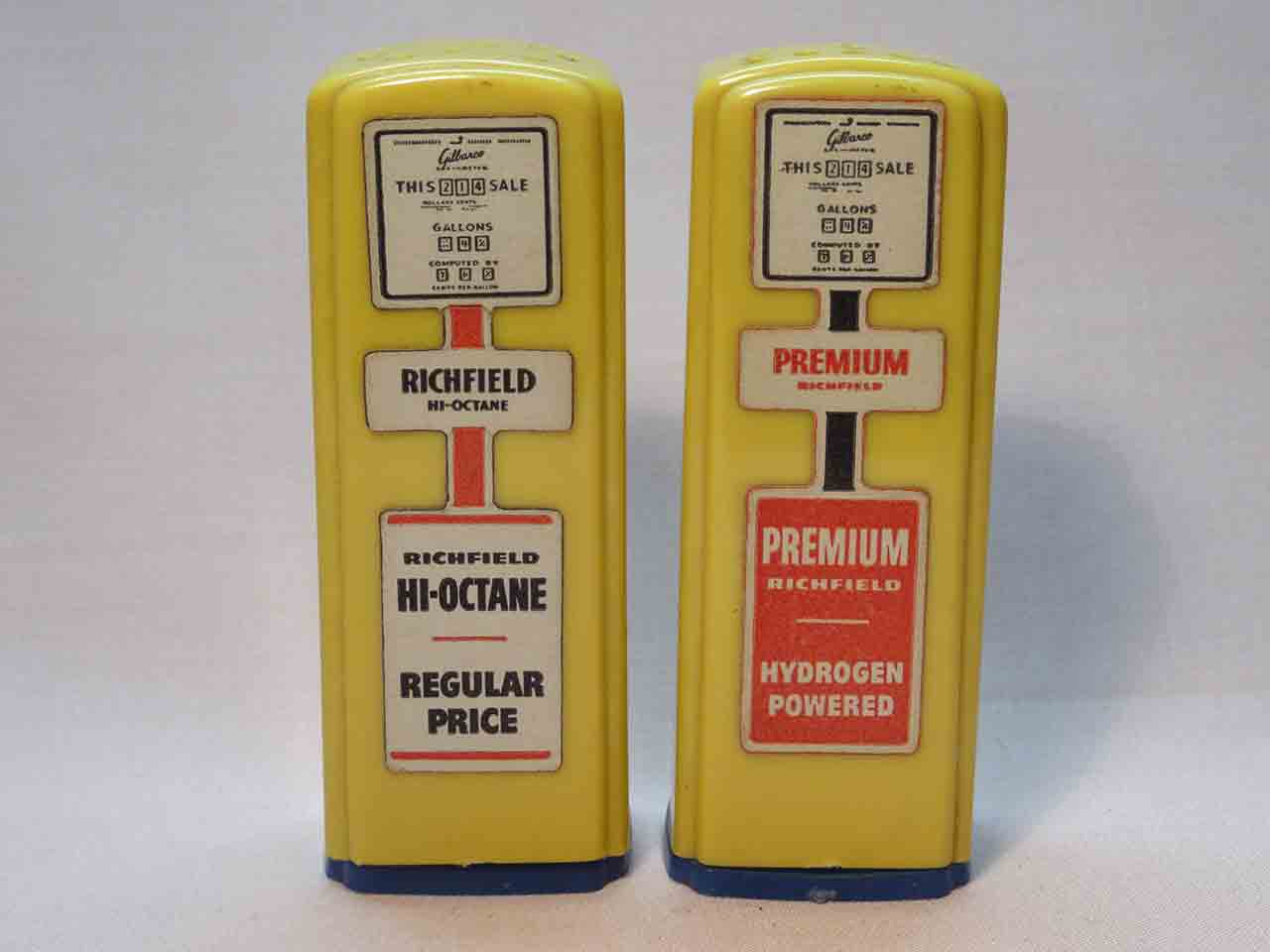 Plastic advertising gas pumps salt and pepper shakers - Richfield