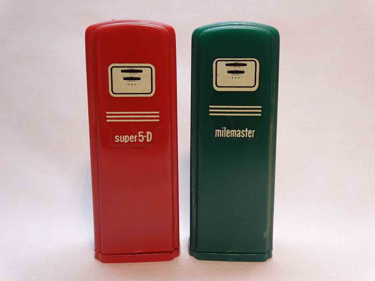 Plastic advertising gas pumps salt and pepper shakers - Cities Service