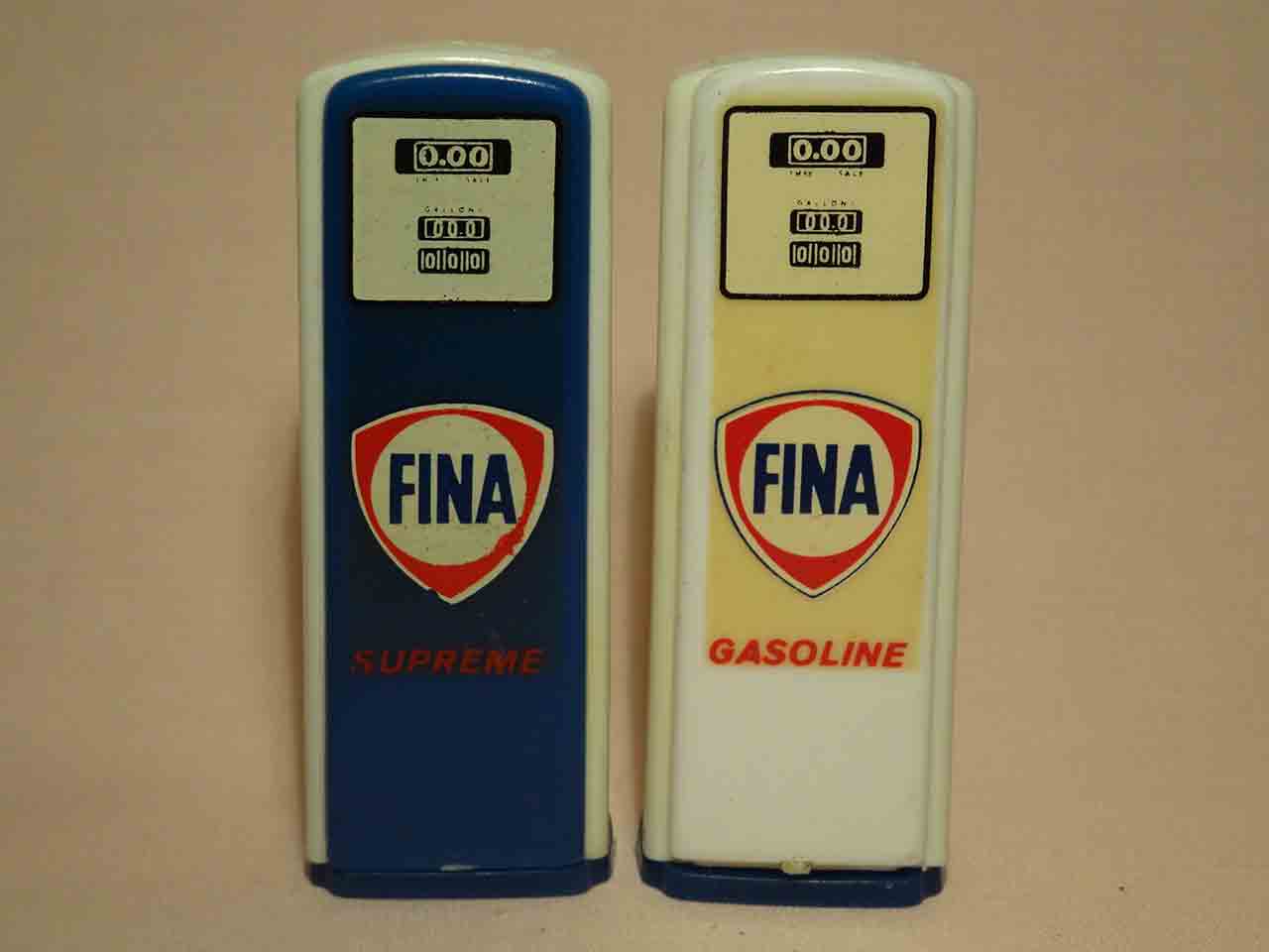 Plastic advertising gas pumps salt and pepper shakers - Fina
