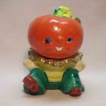 Anthropomorphic stacking tomato salt and pepper shakers