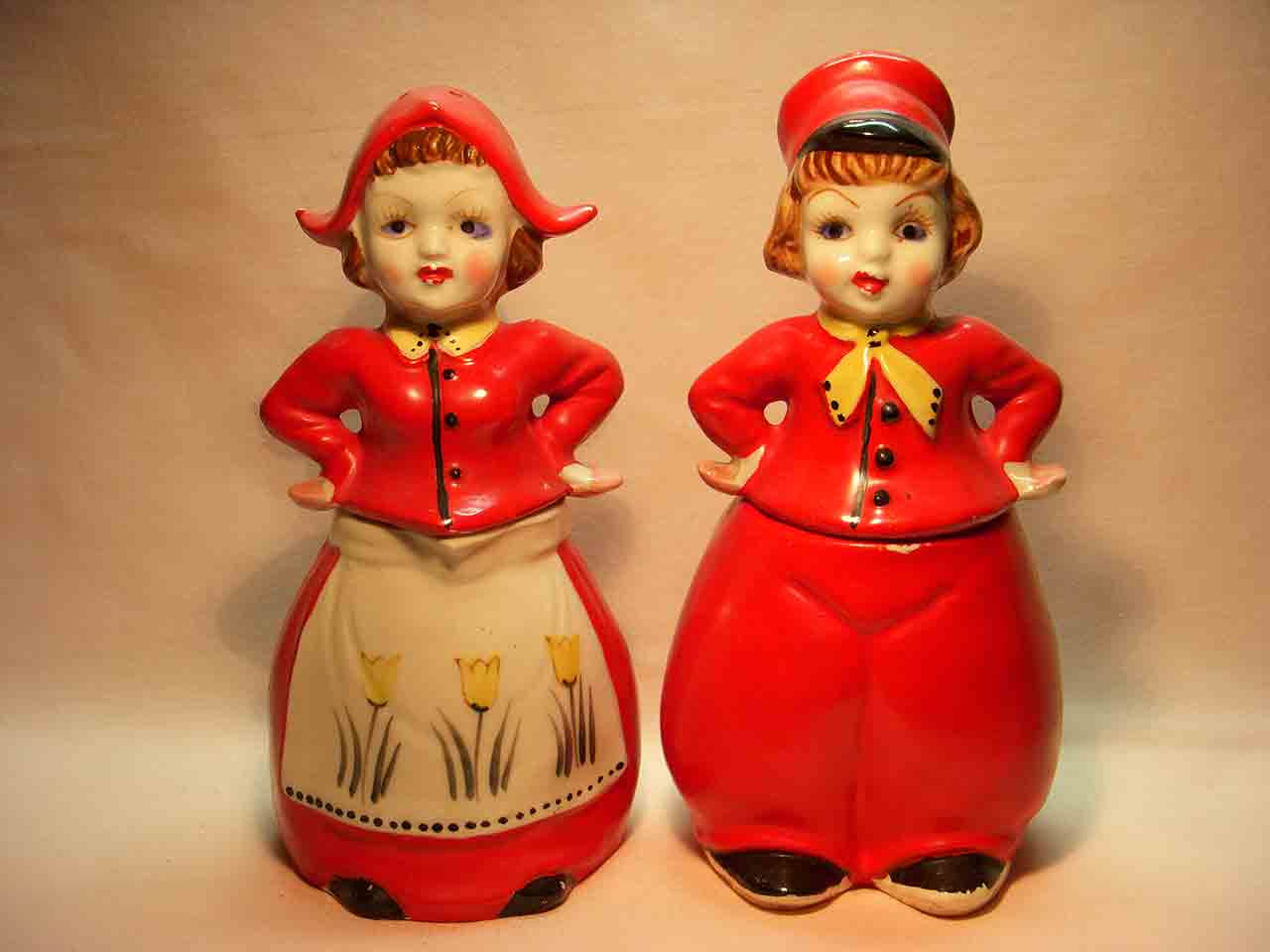 Stacking Dutch couple with bottoms as pitchers salt and pepper shaker