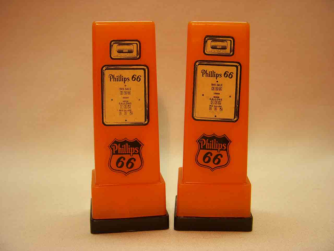 Plastic advertising gas pumps salt and pepper shakers - Phillips 66