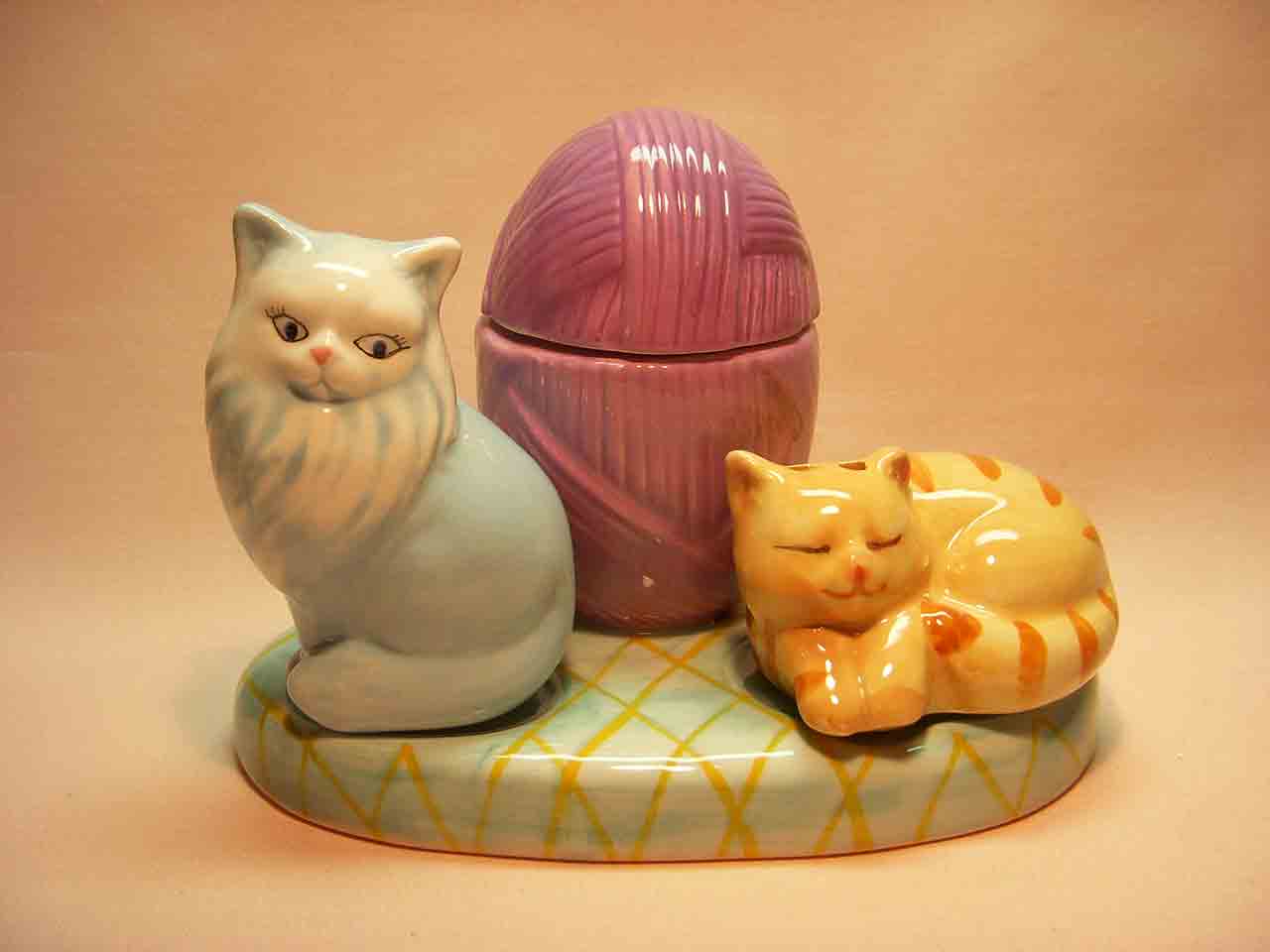 Cats on rug with ball of yarn salt and pepper shaker